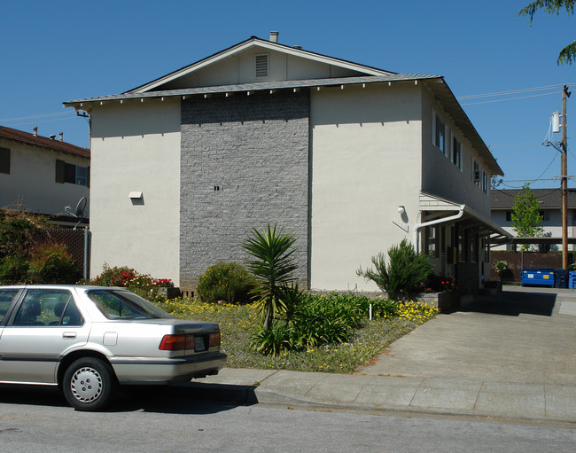 1729 Noranda Dr in Sunnyvale, CA - Foto de edificio - Building Photo