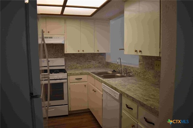 property at 16042 Stoneham Cir