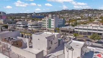 131 Croft Ave in Los Angeles, CA - Building Photo