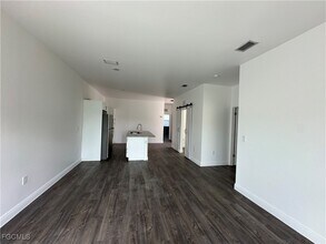 454 Grant Blvd in Lehigh Acres, FL - Foto de edificio - Building Photo
