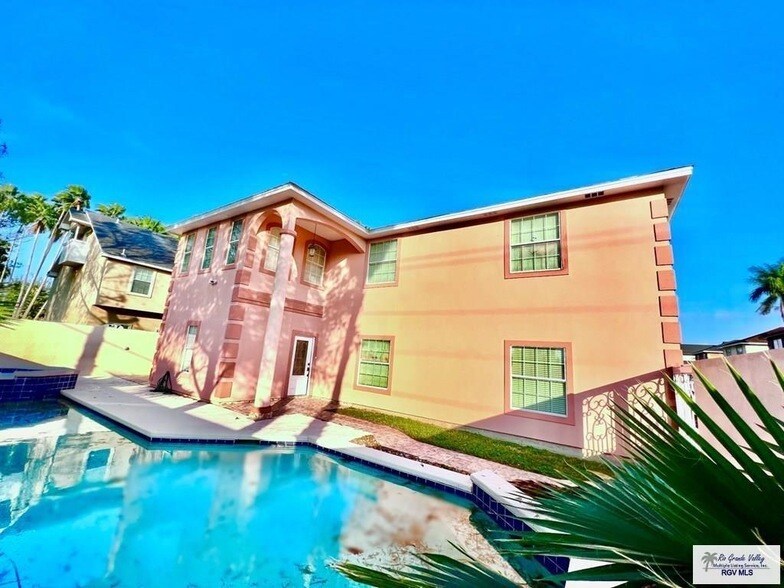 144 Country Club Rd in Brownsville, TX - Building Photo