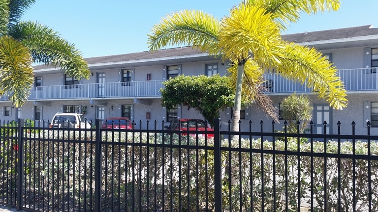 2015 Avenue D in Fort Pierce, FL - Building Photo