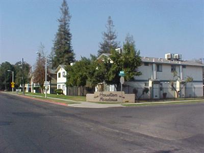 620-650 East Houston Avenue in Visalia, CA - Building Photo