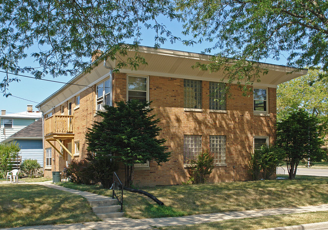 7405 W Lincoln Ave in Milwaukee, WI - Building Photo - Building Photo