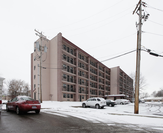 Hart Apartments in Alliance, OH - Building Photo - Building Photo