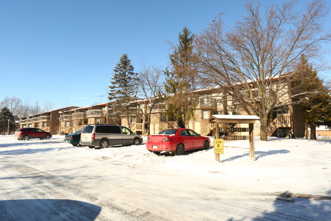 Village Apartments in Chelsea, MI - Building Photo - Building Photo