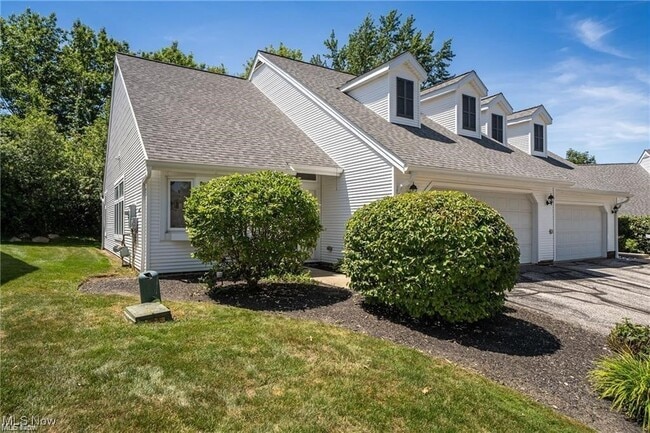 5760 Emerald Ridge Pkwy in Solon, OH - Building Photo - Building Photo