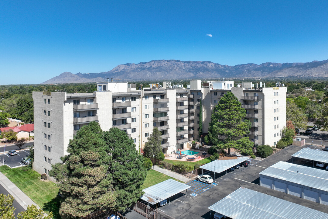 Uptown Square in Albuquerque, NM - Building Photo