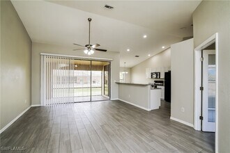 2805 NW 24th Pl in Cape Coral, FL - Foto de edificio - Building Photo