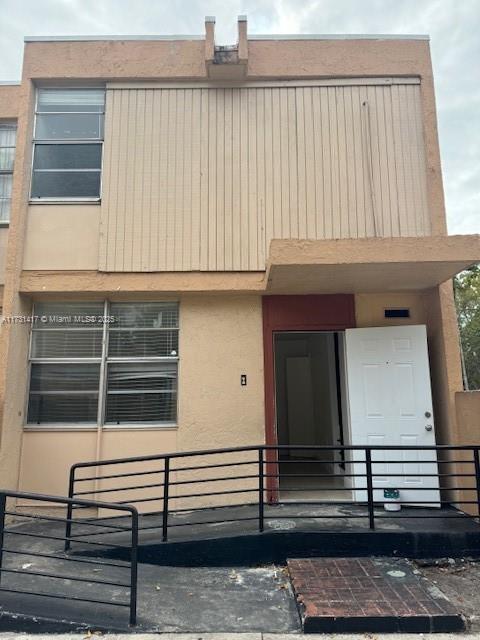 6023 SW 69th St in South Miami, FL - Foto de edificio