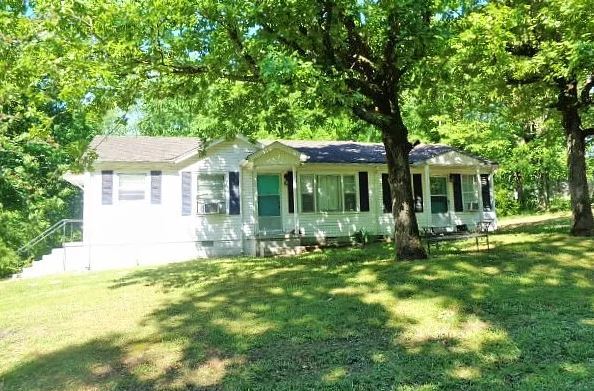 200 Red Oak Dr, Unit A in Waverly, TN - Building Photo