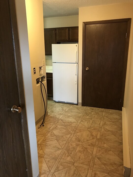 308 Sunrise Dr in Belfield, ND - Building Photo