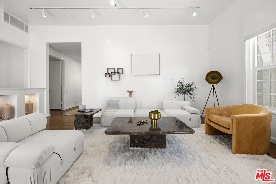 245 N Wetherly Dr in Beverly Hills, CA - Building Photo