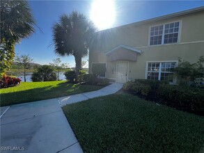 9055 Gervais Cir in Naples, FL - Foto de edificio - Building Photo