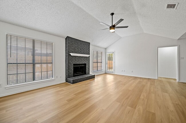 4042 St Christopher Ln in Dallas, TX - Building Photo - Building Photo