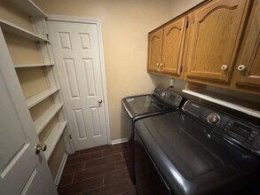 8855 Lake Edge Cove W in Memphis, TN - Building Photo - Building Photo