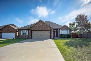 13516 Gramercy Park Pl in Oklahoma City, OK - Building Photo