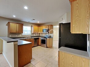 2325 Shady Pine Dr in Conroe, TX - Building Photo - Building Photo