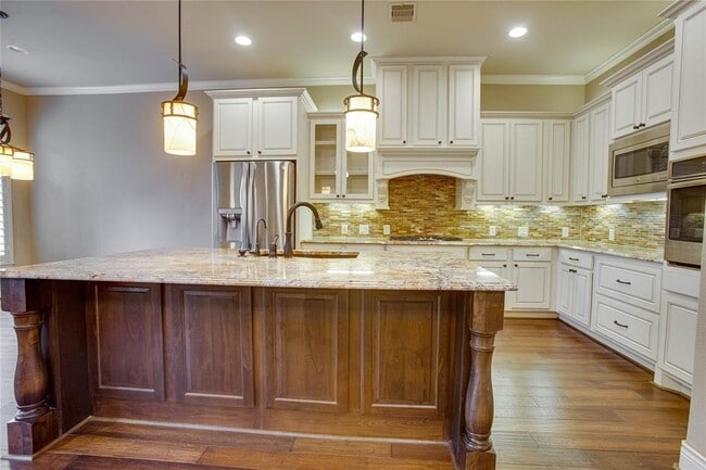 property at 14 Jonquil Pl