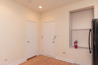 2537 N Kildare Ave-Unit -Unit 2 in Chicago, IL - Building Photo - Building Photo
