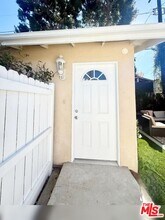 18002 Collins St in Los Angeles, CA - Building Photo - Building Photo