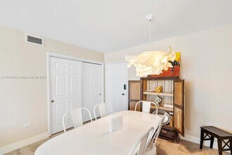 5555 Collins Ave in Miami, FL - Building Photo - Building Photo