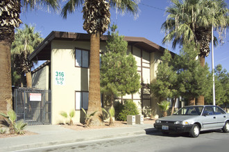 316 W Cincinnati Ave in Las Vegas, NV - Building Photo - Building Photo