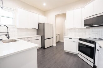 162 Meadow View Blvd in Del Valle, TX - Building Photo - Building Photo