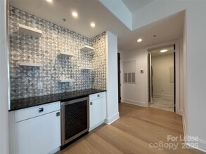 4625 Piedmont Row Dr in Charlotte, NC - Foto de edificio - Building Photo