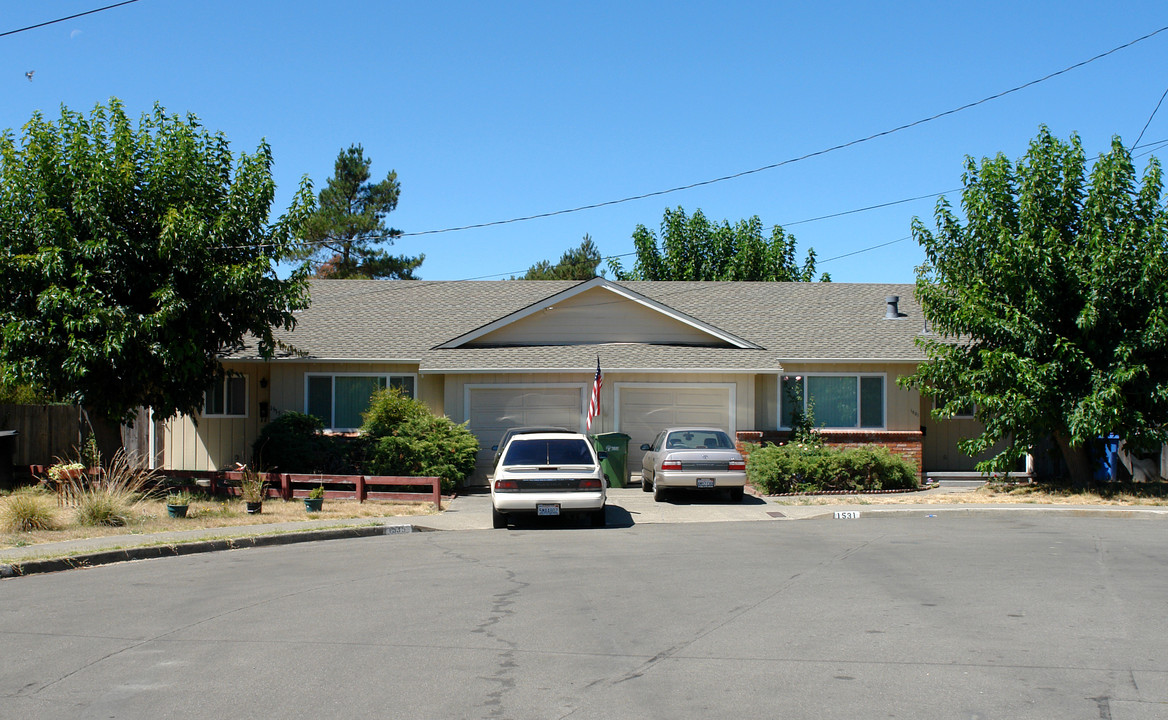 1531 Hilliard Ct in Santa Rosa, CA - Building Photo