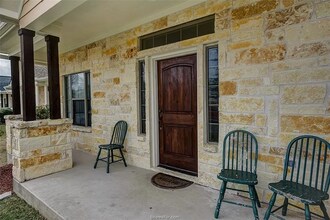 1708 Boardwalk Ct in College Station, TX - Foto de edificio - Building Photo