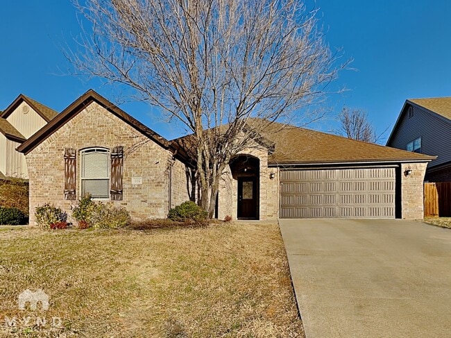 property at 102 NE Larkspur Ln