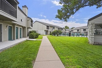 Aspen Park Apartments in Wichita, KS - Foto de edificio - Building Photo