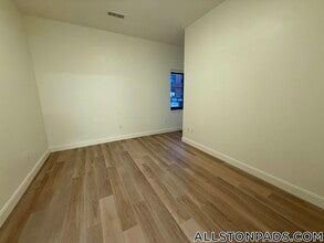 1079 Commonwealth Ave in Boston, MA - Foto de edificio - Building Photo