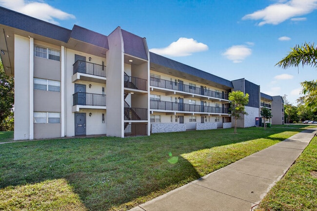 property at 7820 S Colony Cir