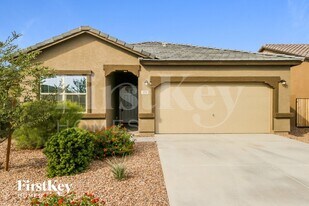 370 W Powell Dr in Queen Creek, AZ - Building Photo