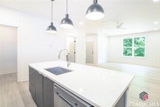 250 Martha Dr in Athens, GA - Building Photo - Building Photo