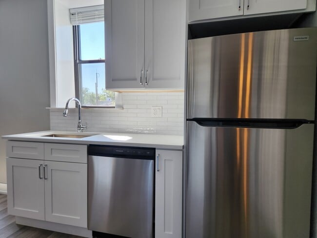 3935 N Janssen Ave, Unit 2 in Chicago, IL - Building Photo - Building Photo