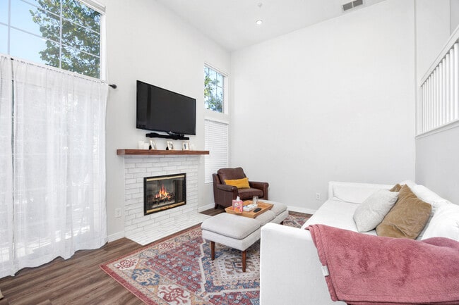 10330 Wateridge Cir in San Diego, CA - Building Photo - Building Photo