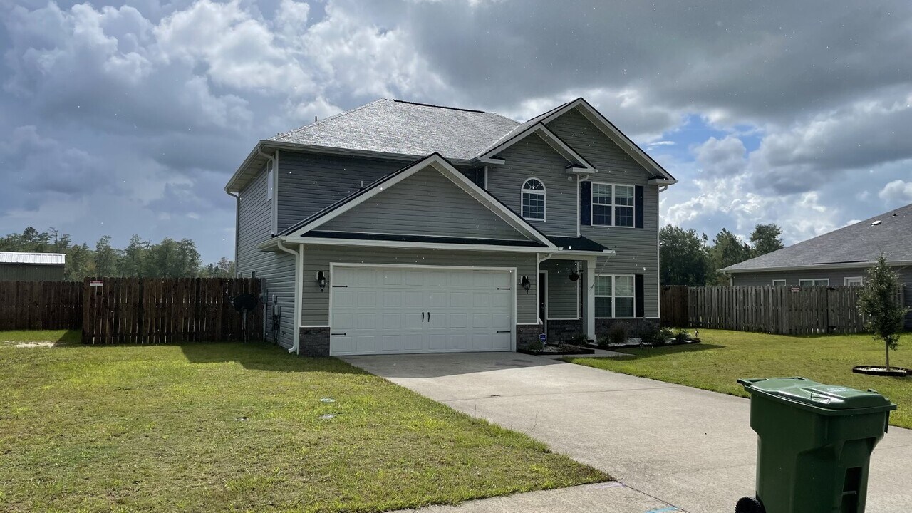 29 Wythe St in Hinesville, GA - Building Photo