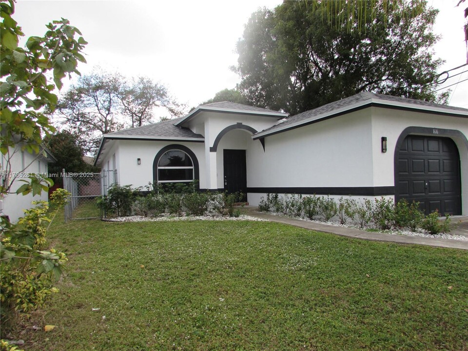 1616 NW 5th St in Fort Lauderdale, FL - Building Photo