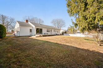 30 Fenwood Rd in Old Saybrook, CT - Building Photo - Building Photo