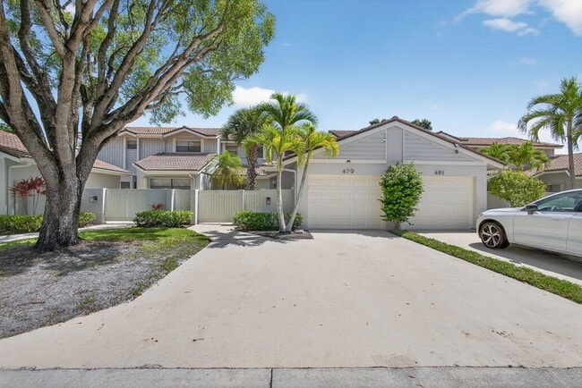 479 Prestwick Cir in Palm Beach Gardens, FL - Building Photo - Building Photo