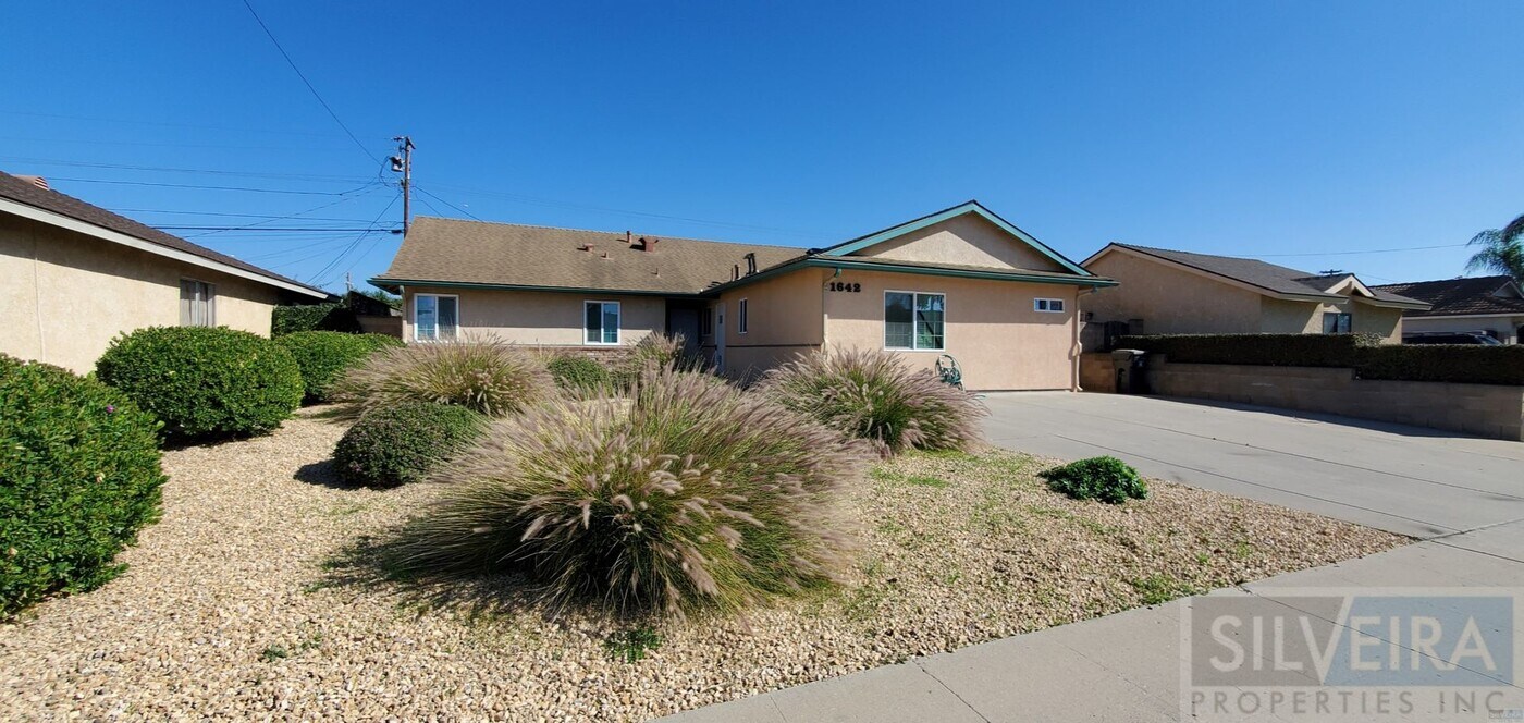 1642 N Russell Ave in Santa Maria, CA - Building Photo