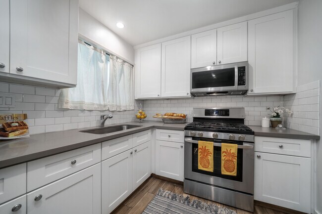 Hesby Cottages in North Hollywood, CA - Building Photo - Building Photo