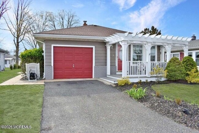 property at 27 Castle Harbor Dr