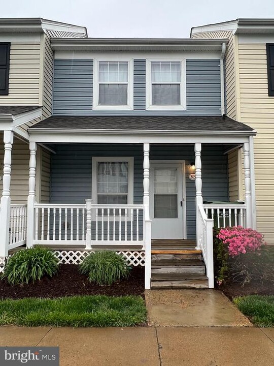 303 Surry Ln in Stafford, VA - Building Photo