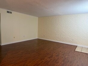 11271 Florida Blvd in Baton Rouge, LA - Building Photo - Building Photo