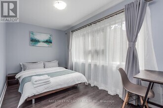 77 Homewood Ave in Toronto, ON - Building Photo - Building Photo