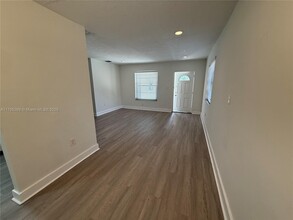 1807 NW 33rd St in Miami, FL - Building Photo - Building Photo
